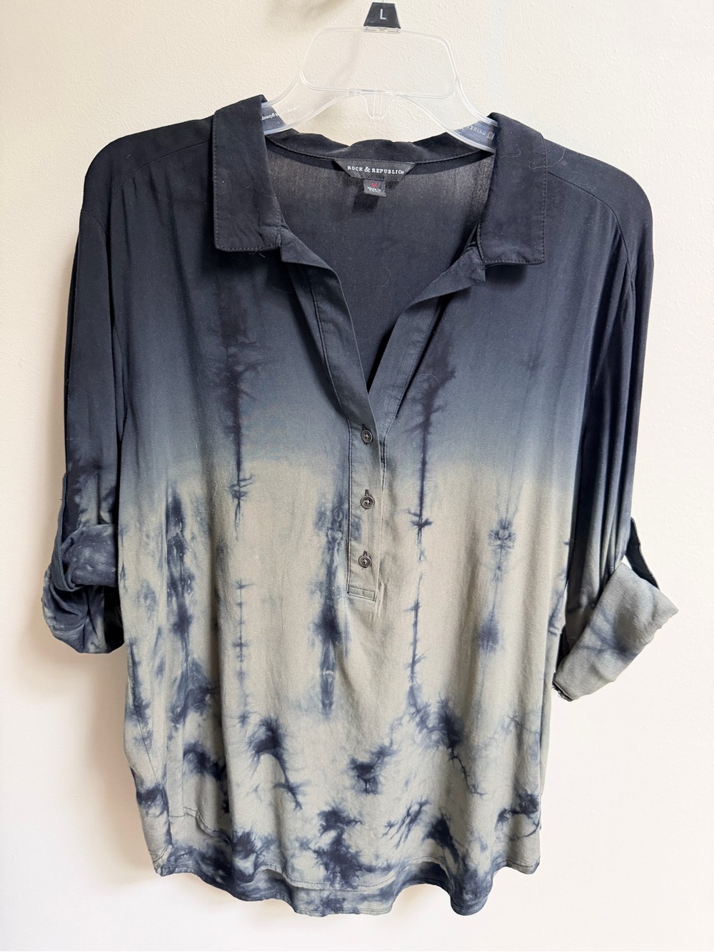 Rock & Republic Black and Gray Ombre Tie-Dye Henley Tunic